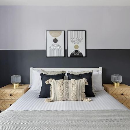 Stylish & Spacious 3 Bed Apartment With Fast Wifi, Close To Tube & Wembly London Bagian luar foto
