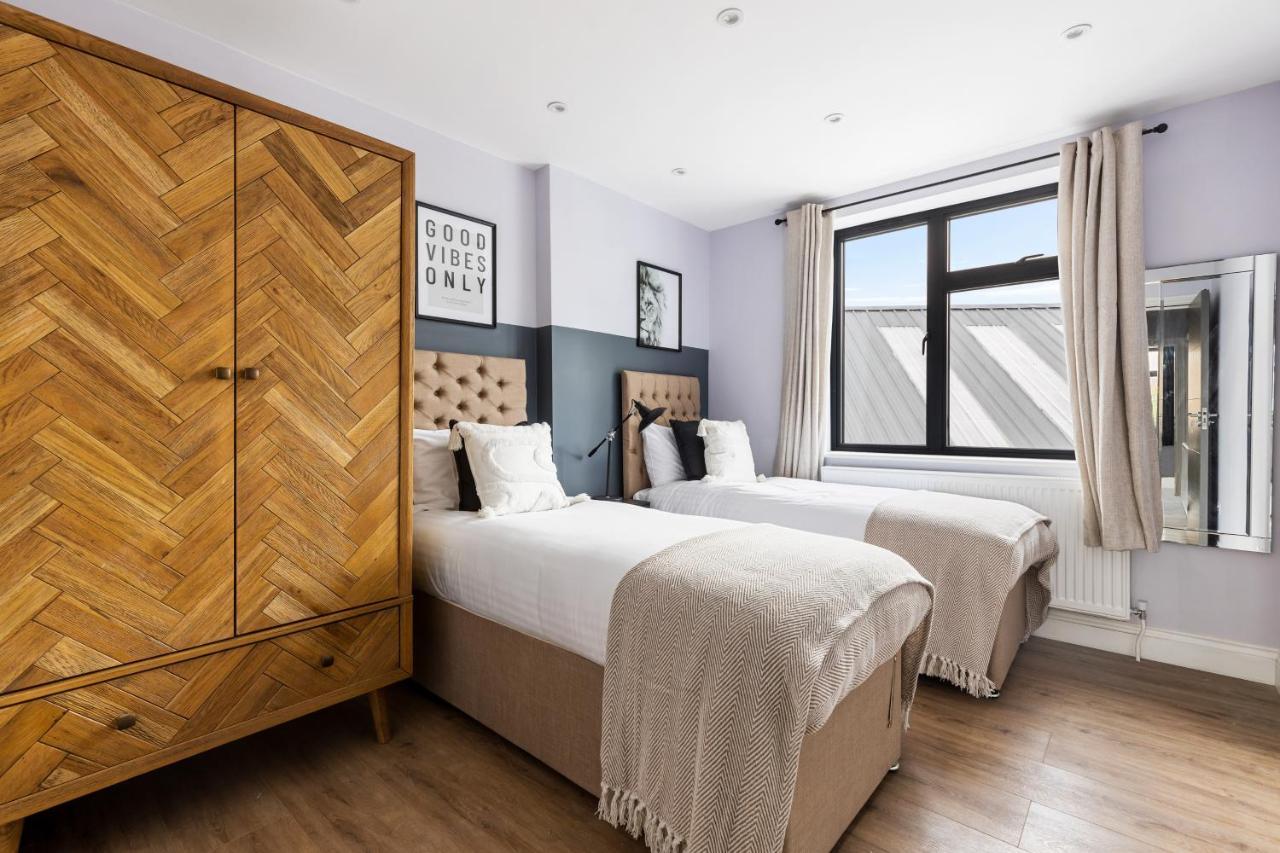Stylish & Spacious 3 Bed Apartment With Fast Wifi, Close To Tube & Wembly London Bagian luar foto