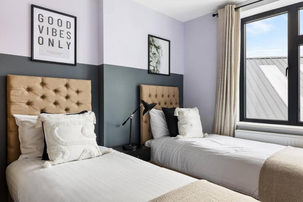 Stylish & Spacious 3 Bed Apartment With Fast Wifi, Close To Tube & Wembly London Bagian luar foto