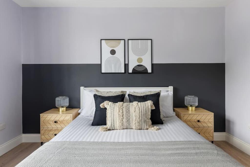 Stylish & Spacious 3 Bed Apartment With Fast Wifi, Close To Tube & Wembly London Bagian luar foto