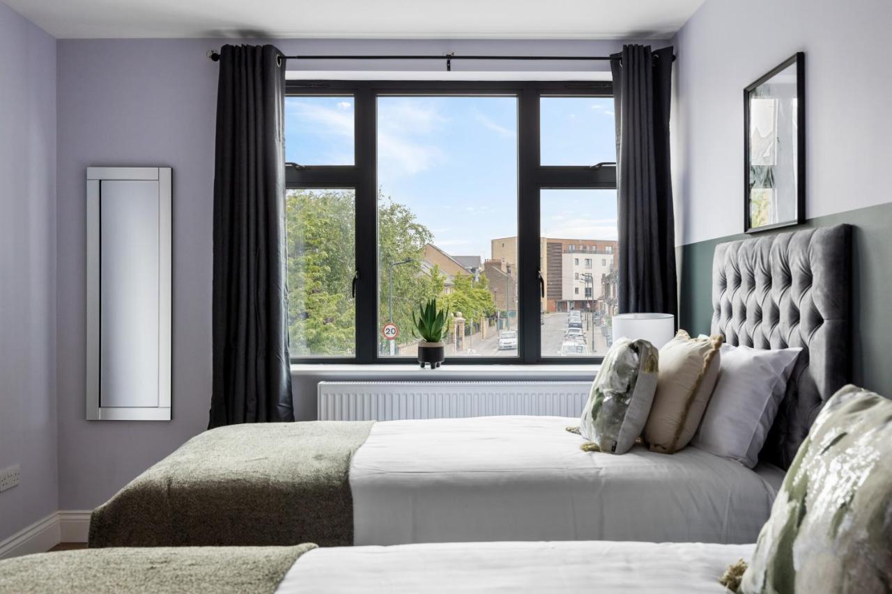 Stylish & Spacious 3 Bed Apartment With Fast Wifi, Close To Tube & Wembly London Bagian luar foto