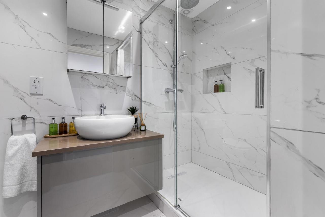 Stylish & Spacious 3 Bed Apartment With Fast Wifi, Close To Tube & Wembly London Bagian luar foto