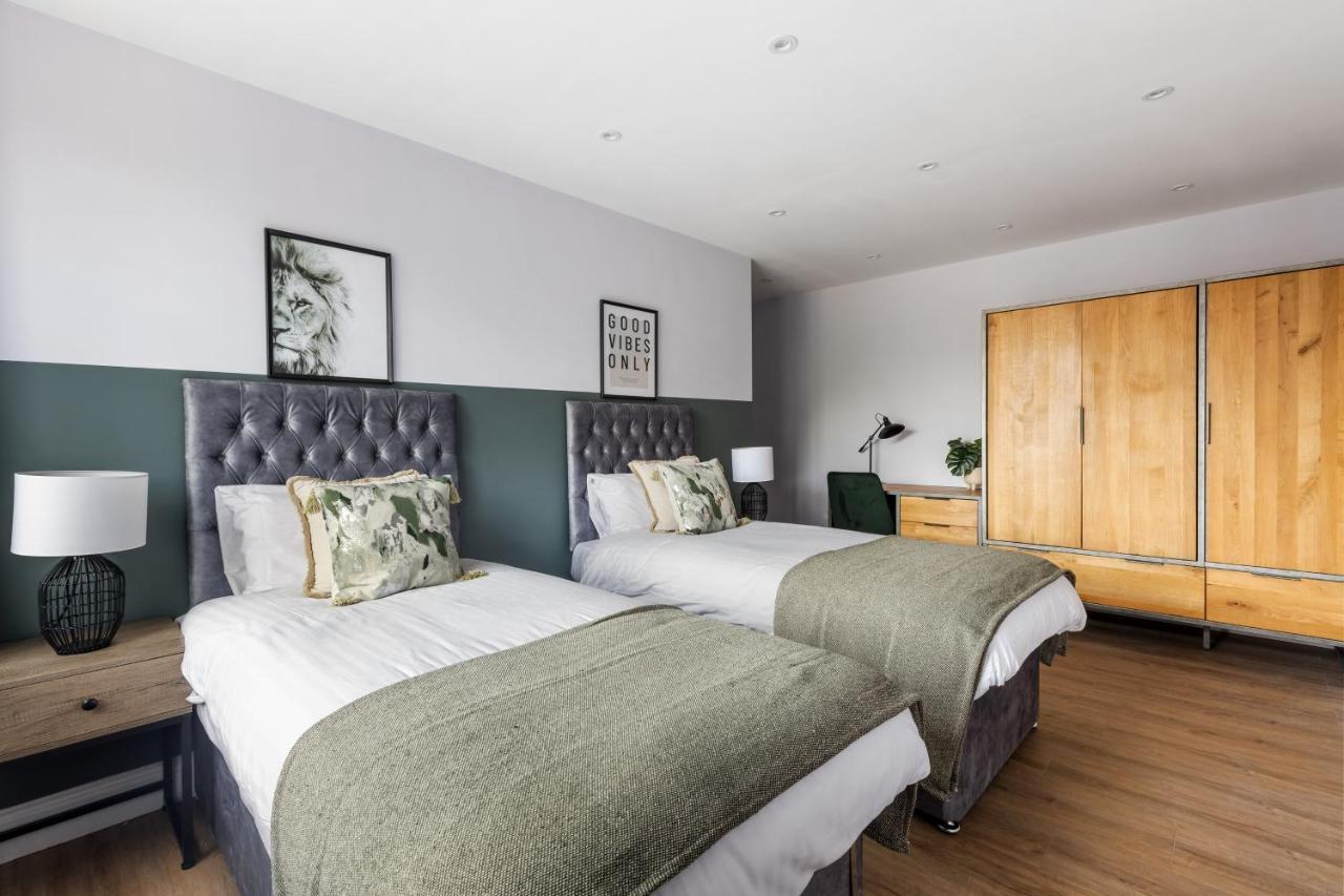 Stylish & Spacious 3 Bed Apartment With Fast Wifi, Close To Tube & Wembly London Bagian luar foto