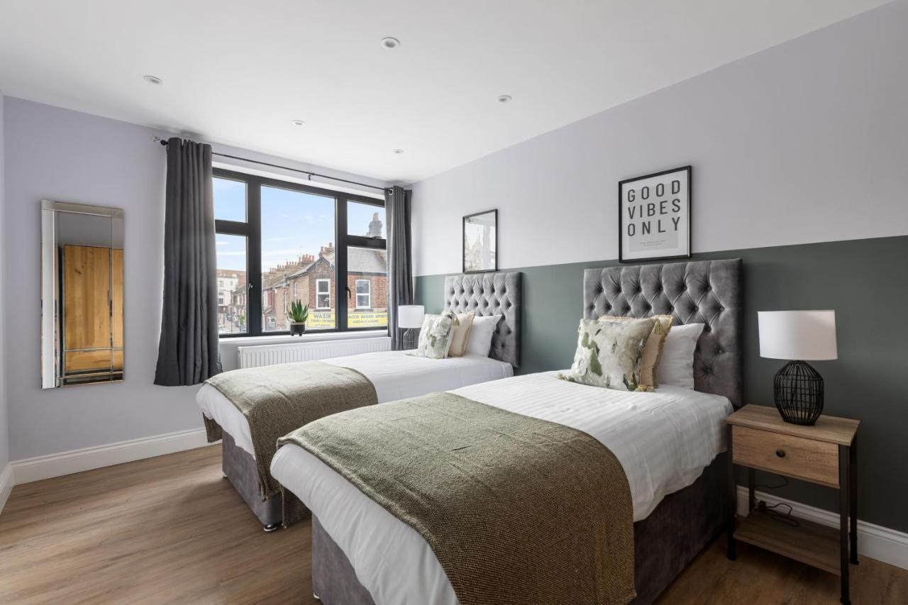 Stylish & Spacious 3 Bed Apartment With Fast Wifi, Close To Tube & Wembly London Bagian luar foto