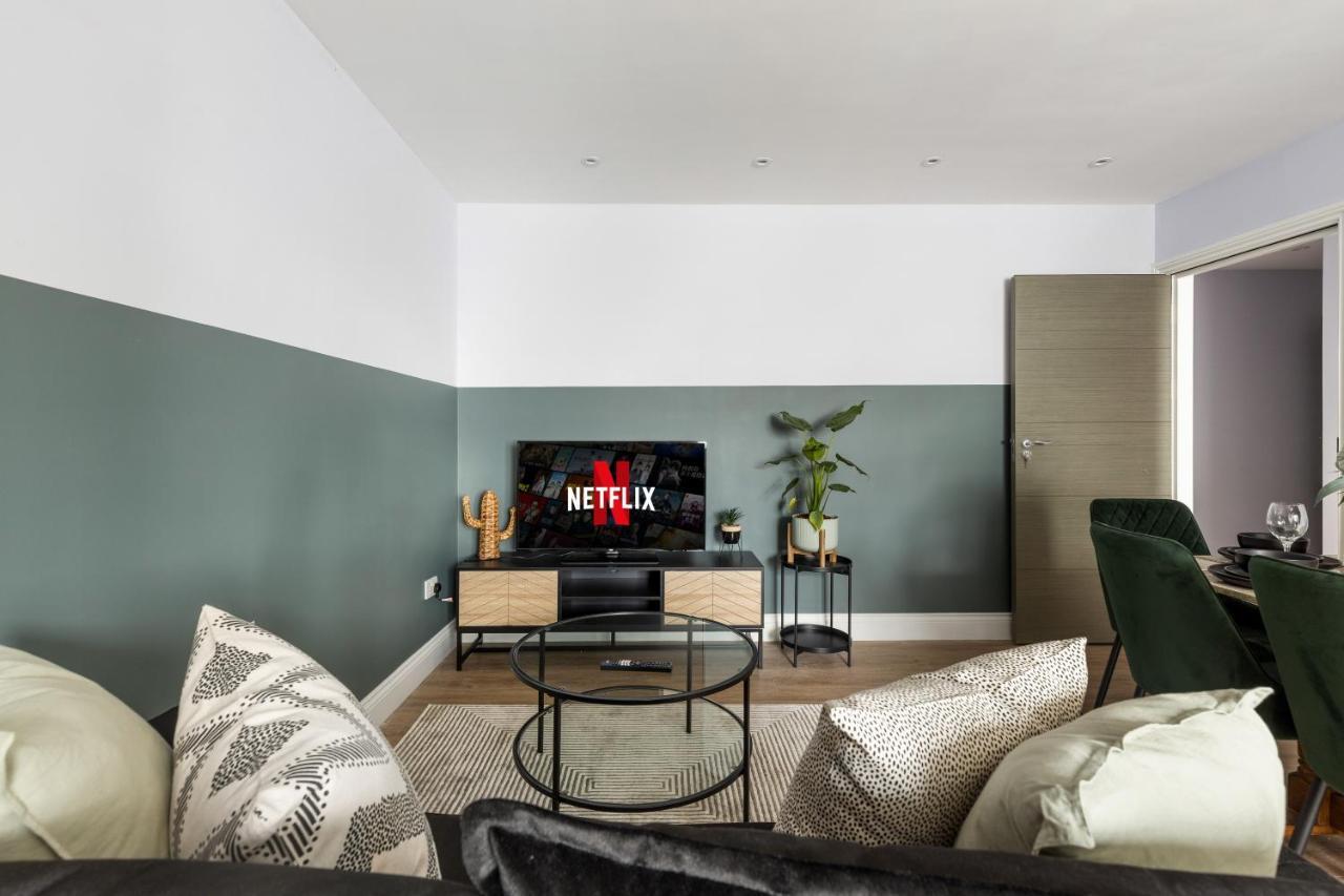 Stylish & Spacious 3 Bed Apartment With Fast Wifi, Close To Tube & Wembly London Bagian luar foto